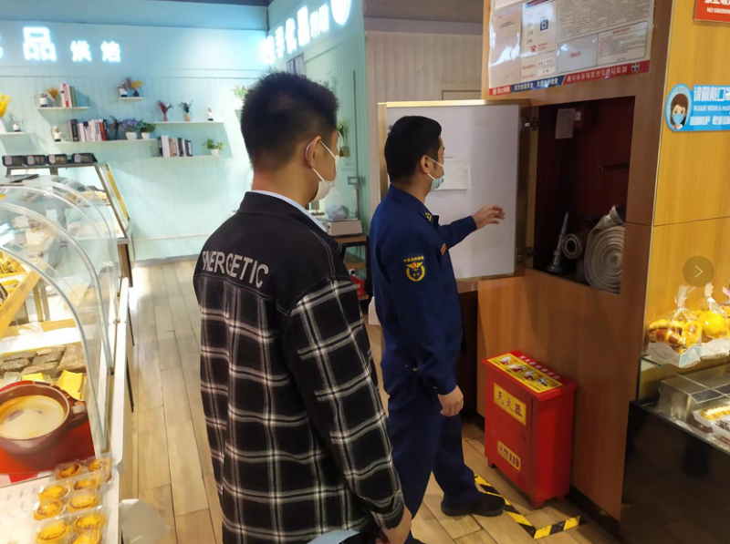市商務(wù)局聯(lián)合市消防救援大隊(duì)開展重點(diǎn)企業(yè)消防安全檢查